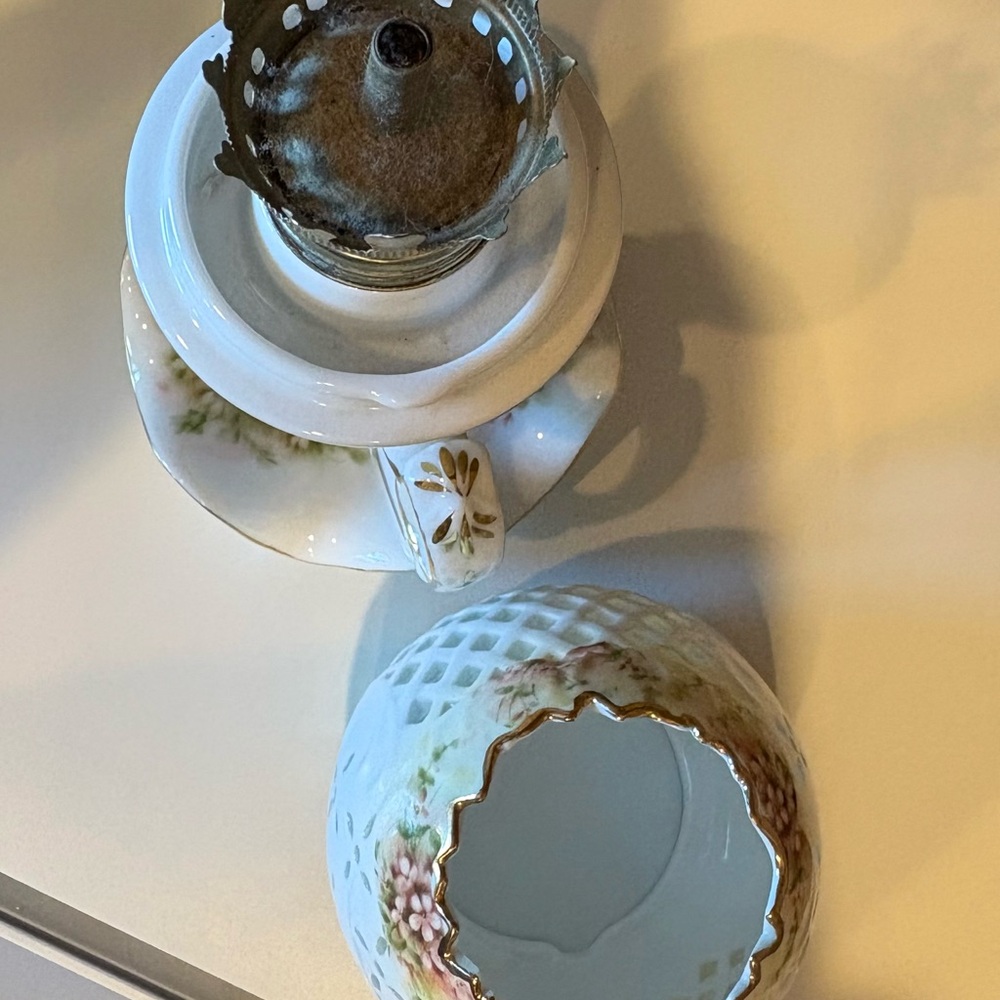 Vintage Cracker Barrel Floral Ceramic Oil Lamp with Pink Roses - Picture 4 of 6